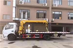 环江附近汽车轮胎更换